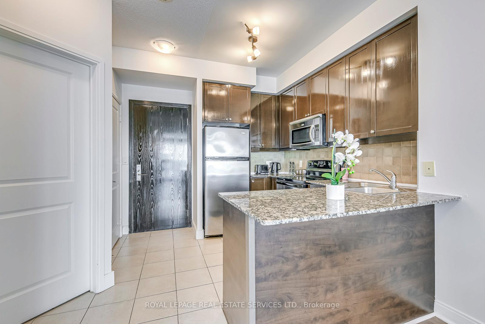 2 Bedrooms Condo at 80 Absolute, Mississauga For sale