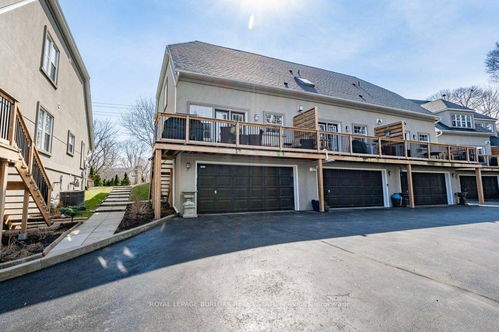 2 Bedrooms Condo at 1061 North Shore, Burlington For sale
