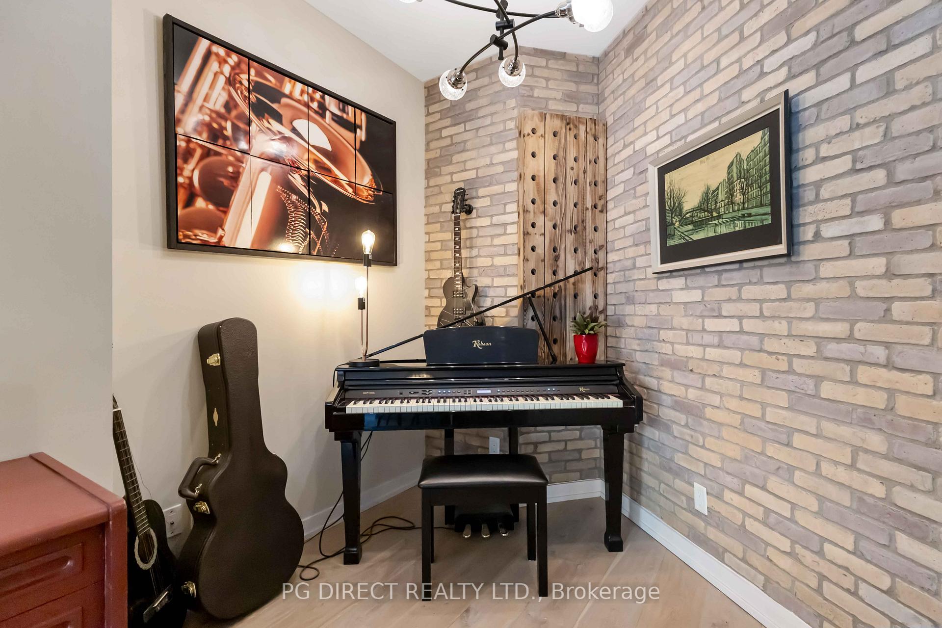 2 Bedrooms Condo at 38 Howard Park, Toronto For sale
