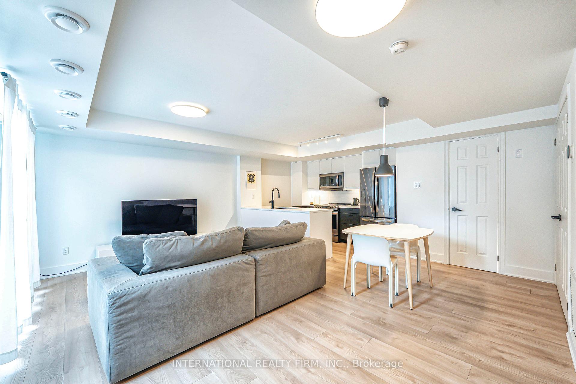 3 Bedrooms Condo at 1 Ruttan, Toronto For sale