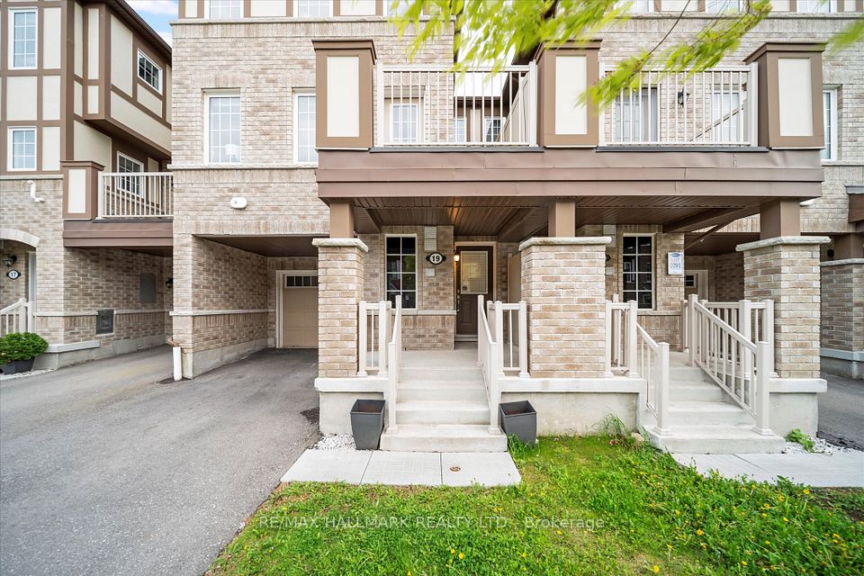 19 Bluegill Crescent, Whitby, ON L1P 0E4