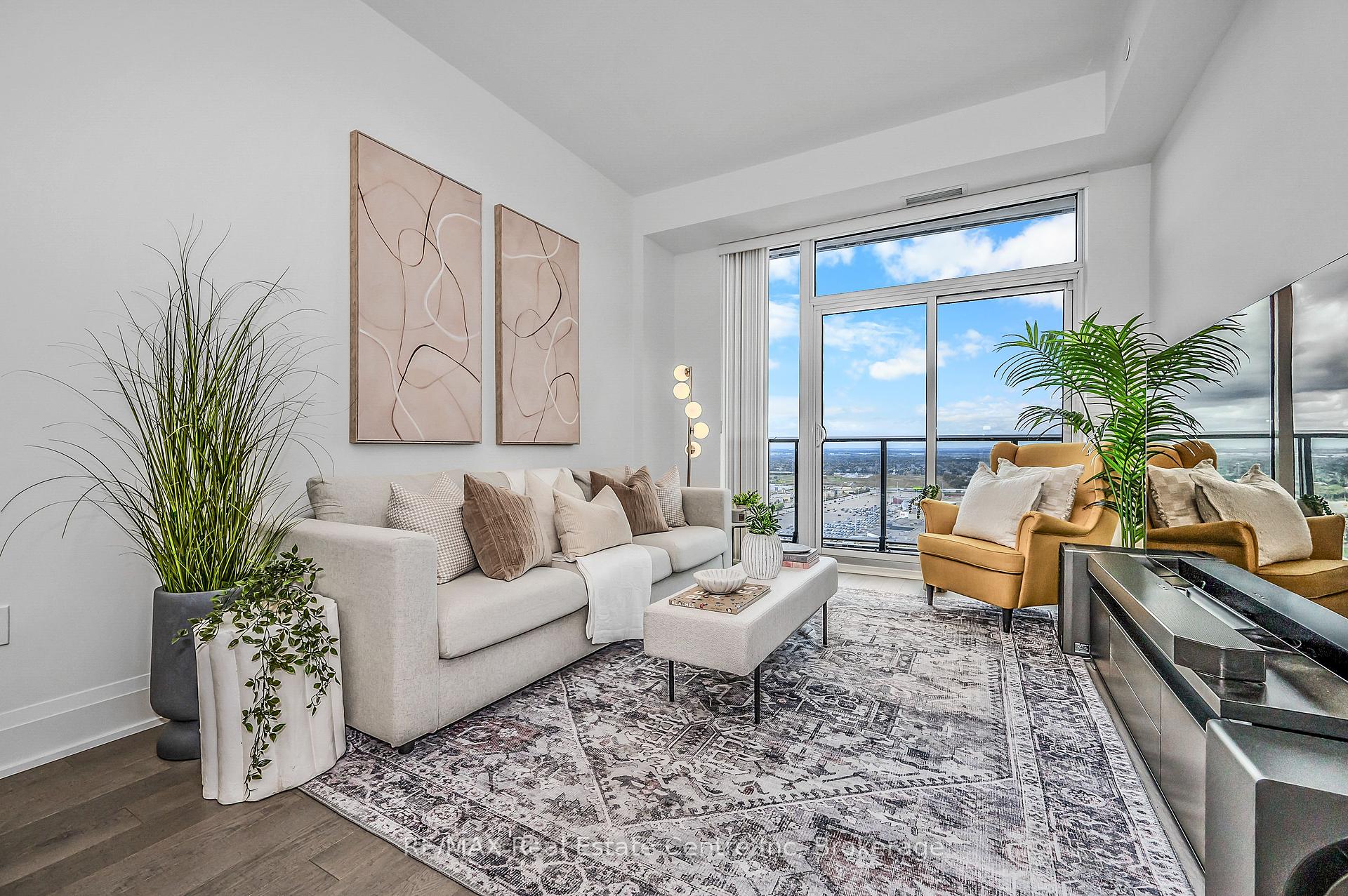 2 Bedrooms Condo at 9000 Jane, Vaughan For sale