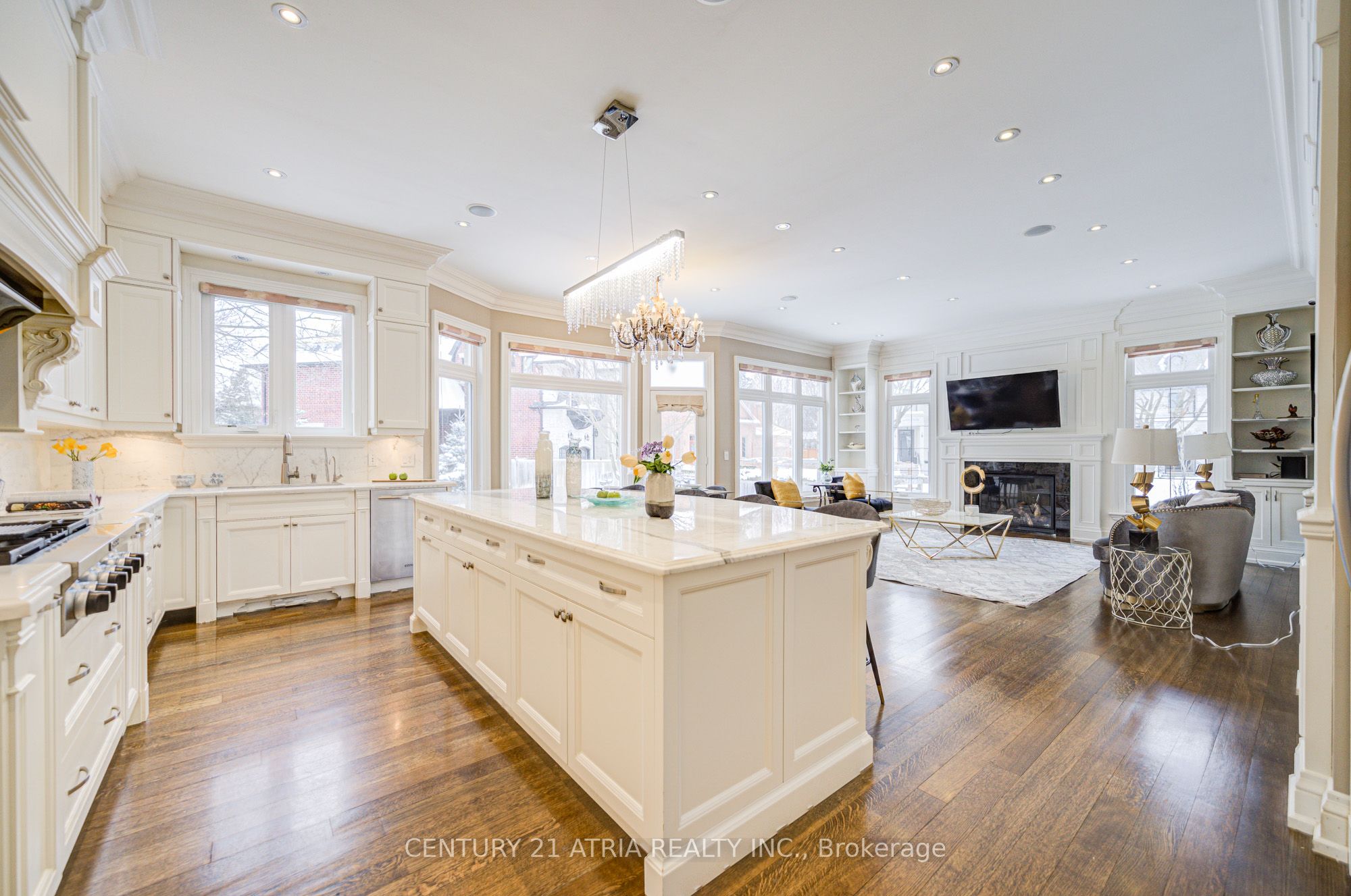 12 Aneta Circle, Toronto, ON M2M 3J2