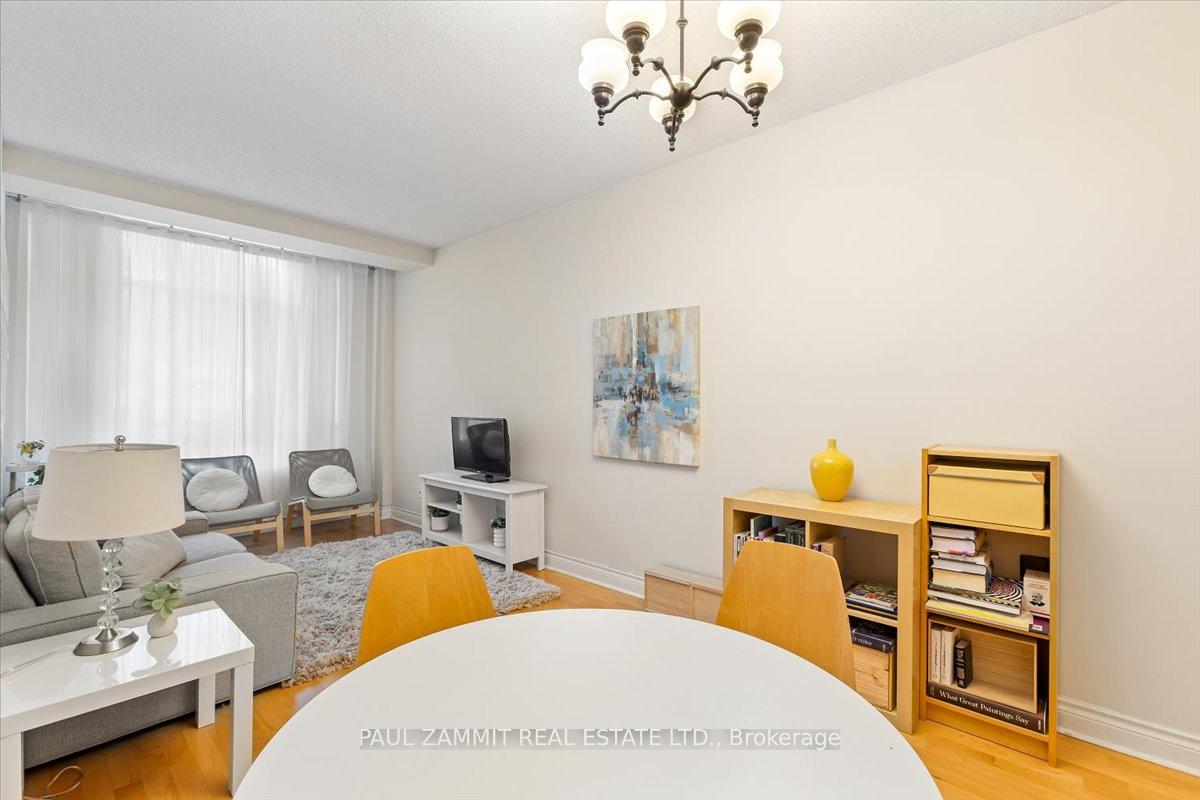 1 Bedroom Condo at 1 Clairtrell, Toronto For sale