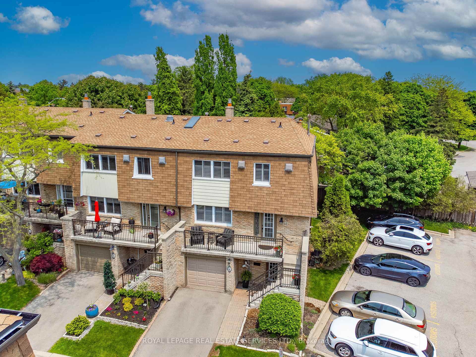3 Bedrooms Condo at 2098 Marine, Oakville For sale
