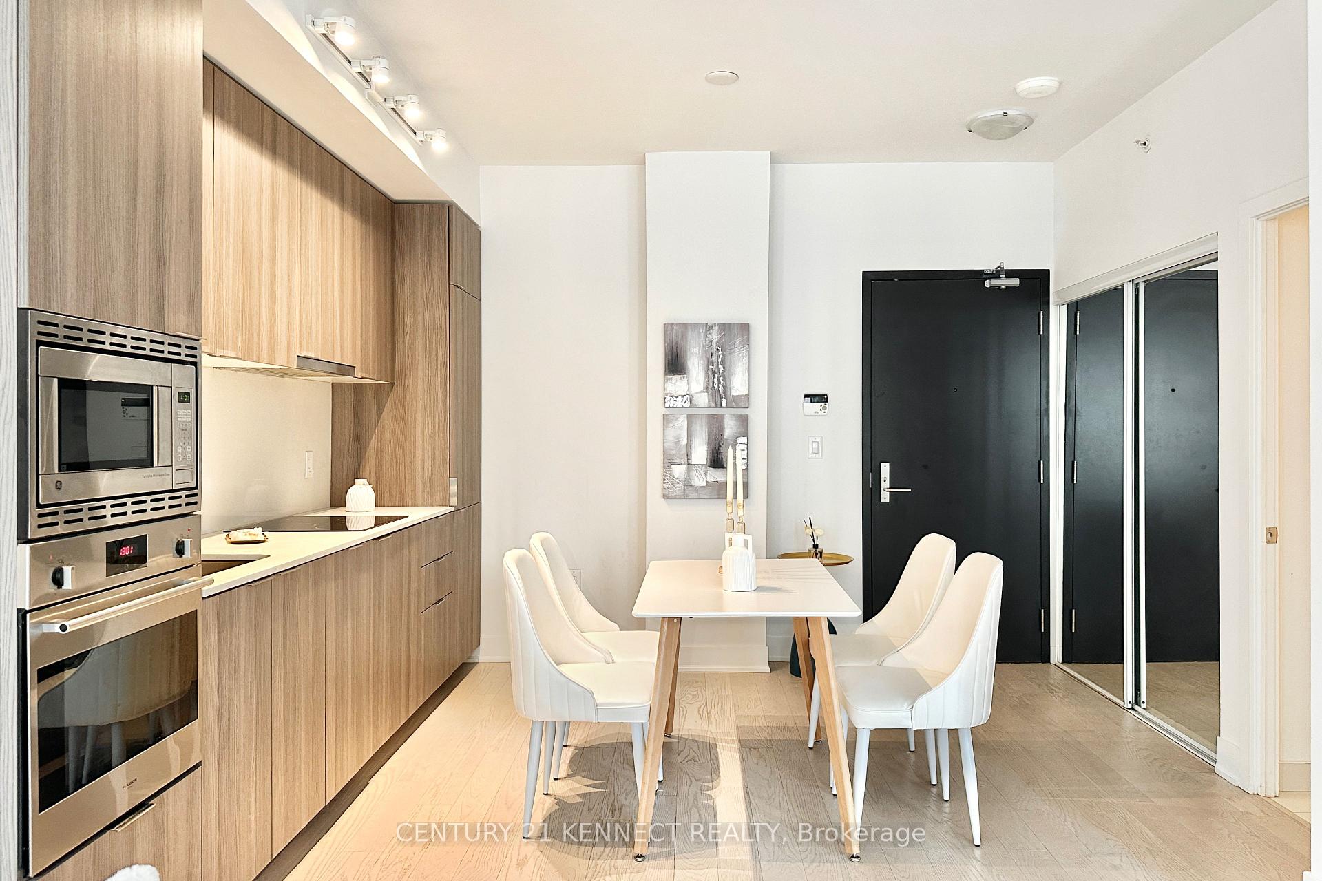 #313 – 955 Bay Street, Toronto, ON M5S 2A2