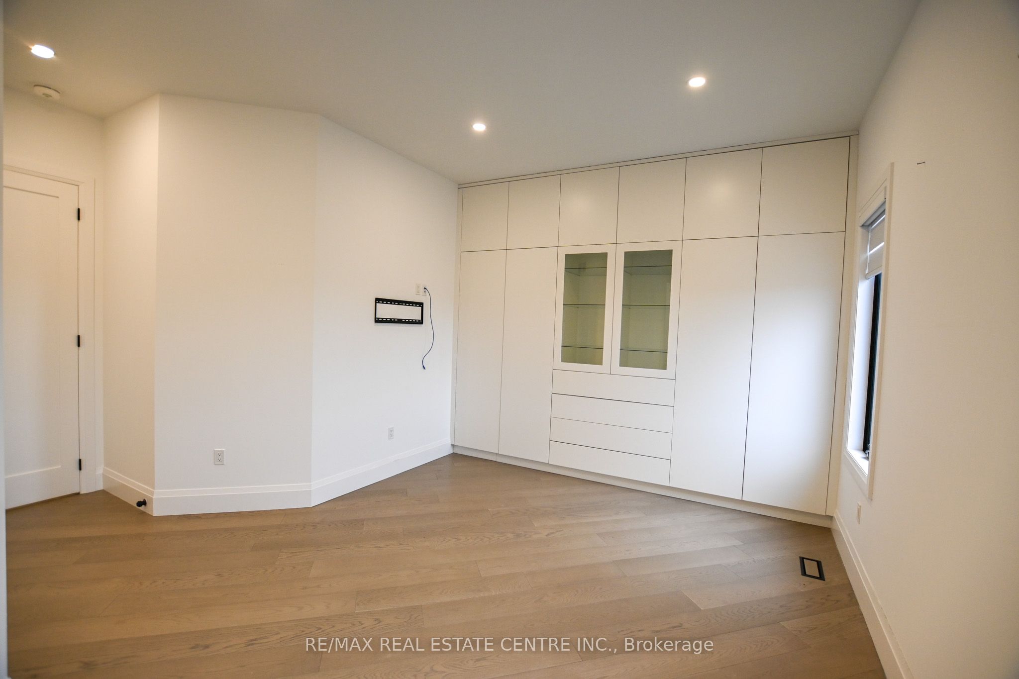 7325 Sunset Place, #3