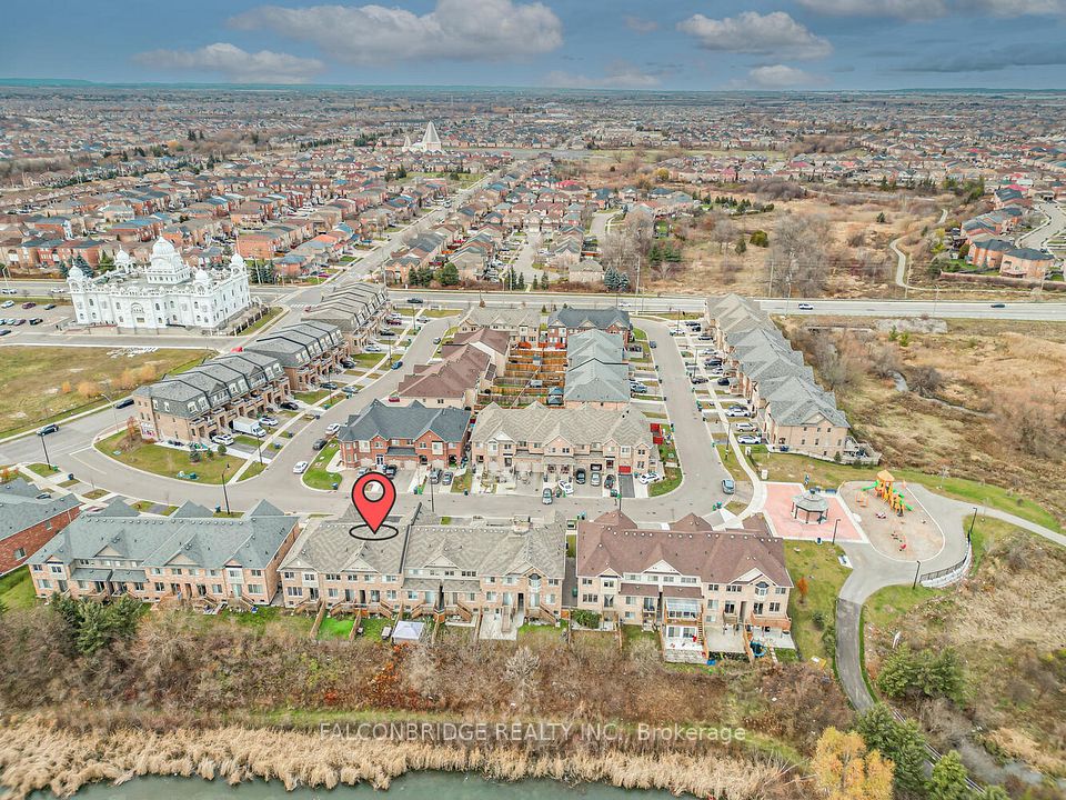 28 Davenfield Circle, Brampton, ON L6P 4L9