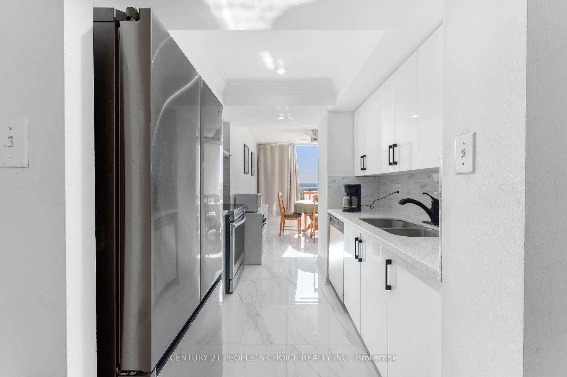2 Bedrooms Condo at 3 Rowntree, Toronto For sale