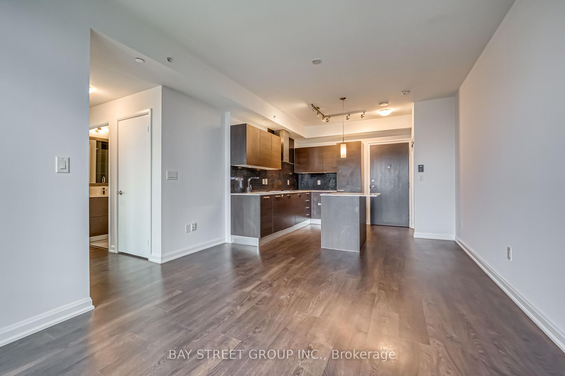 2 Bedrooms Co-op at 11 Bogert,  Toronto For sale