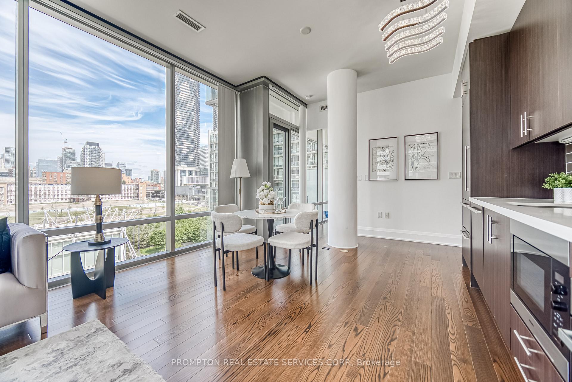 2 Bedrooms Condo at 39 Queens, Toronto For sale