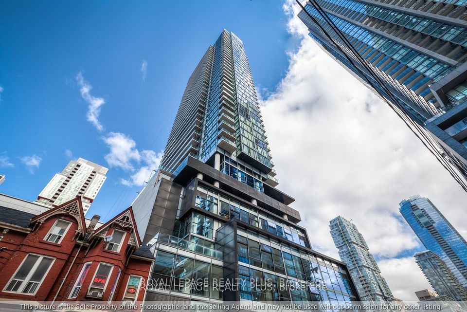 290 Adelaide