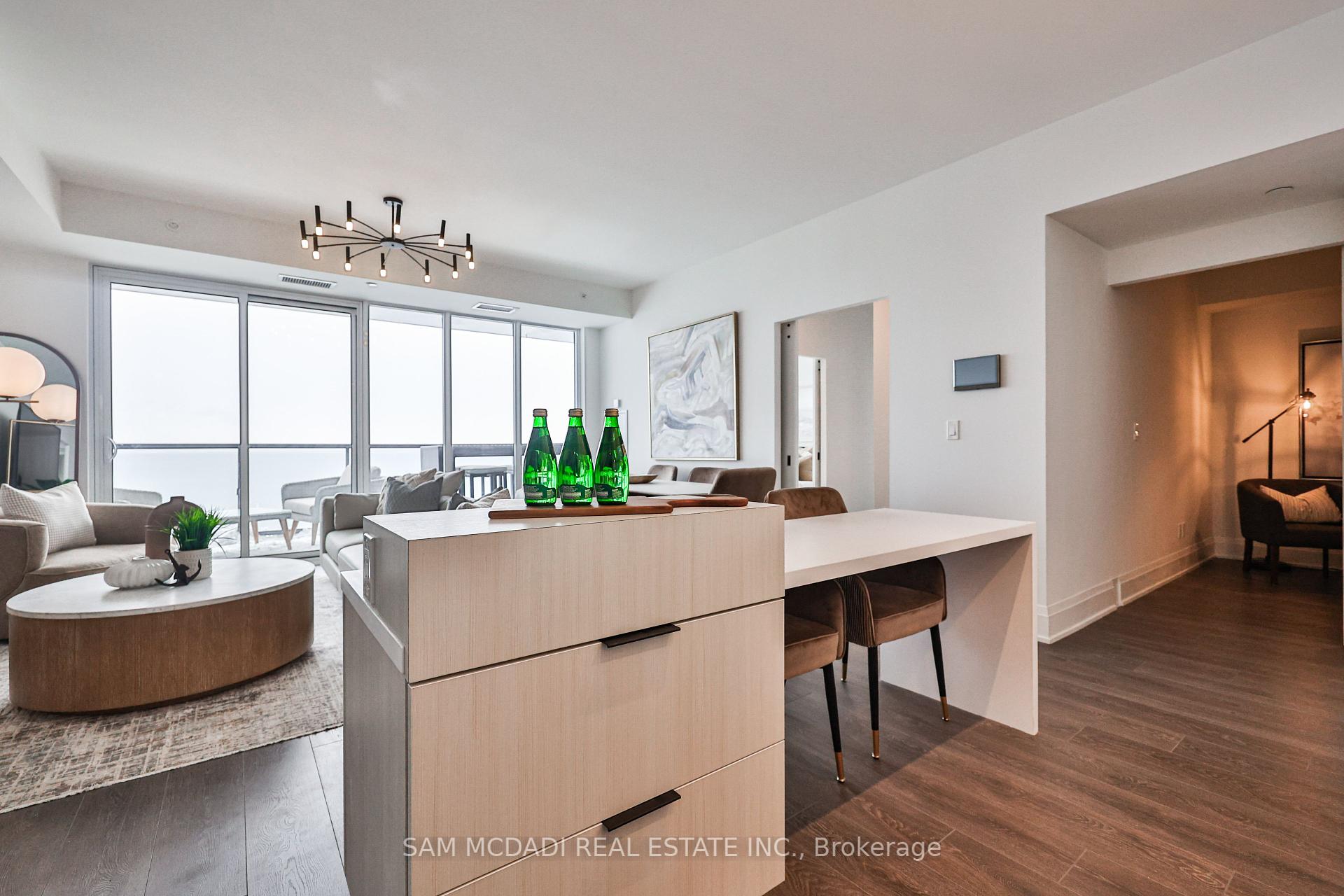 3 Bedrooms Condo at 370 Martha, Burlington For sale