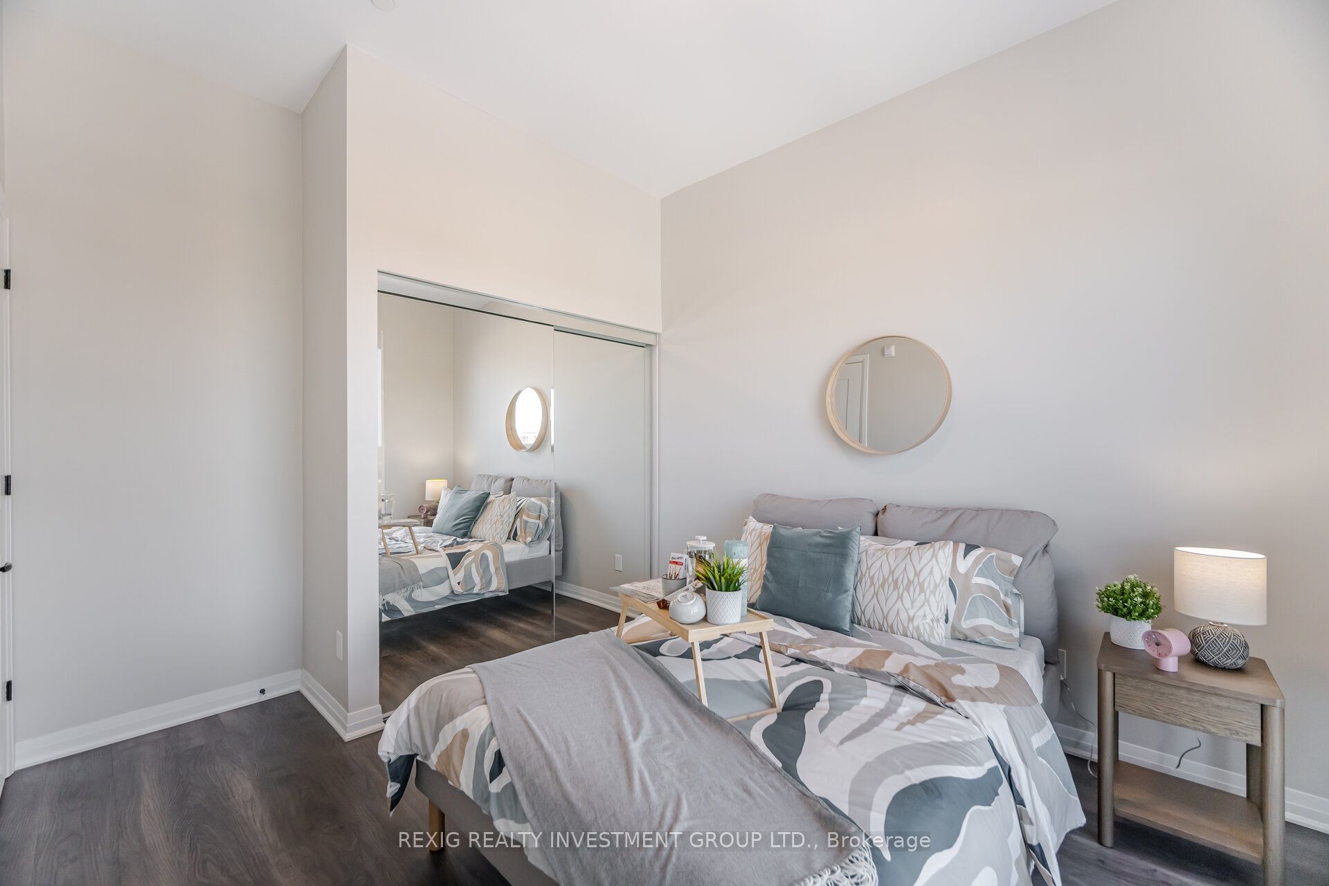 95 DUNDAS Street W, #613