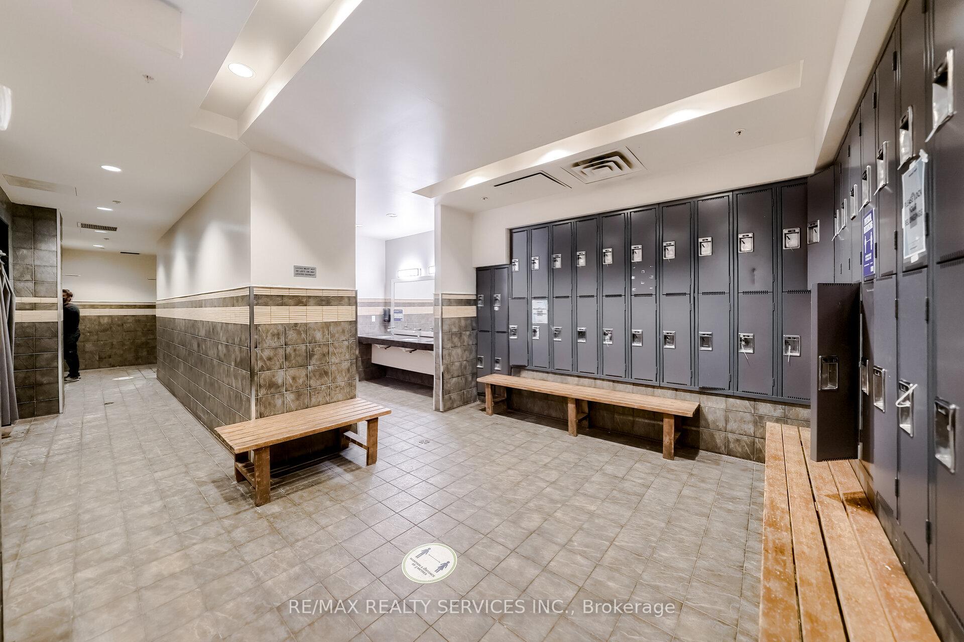 2 Bedrooms Condo at 80 Absolute,  Mississauga For sale