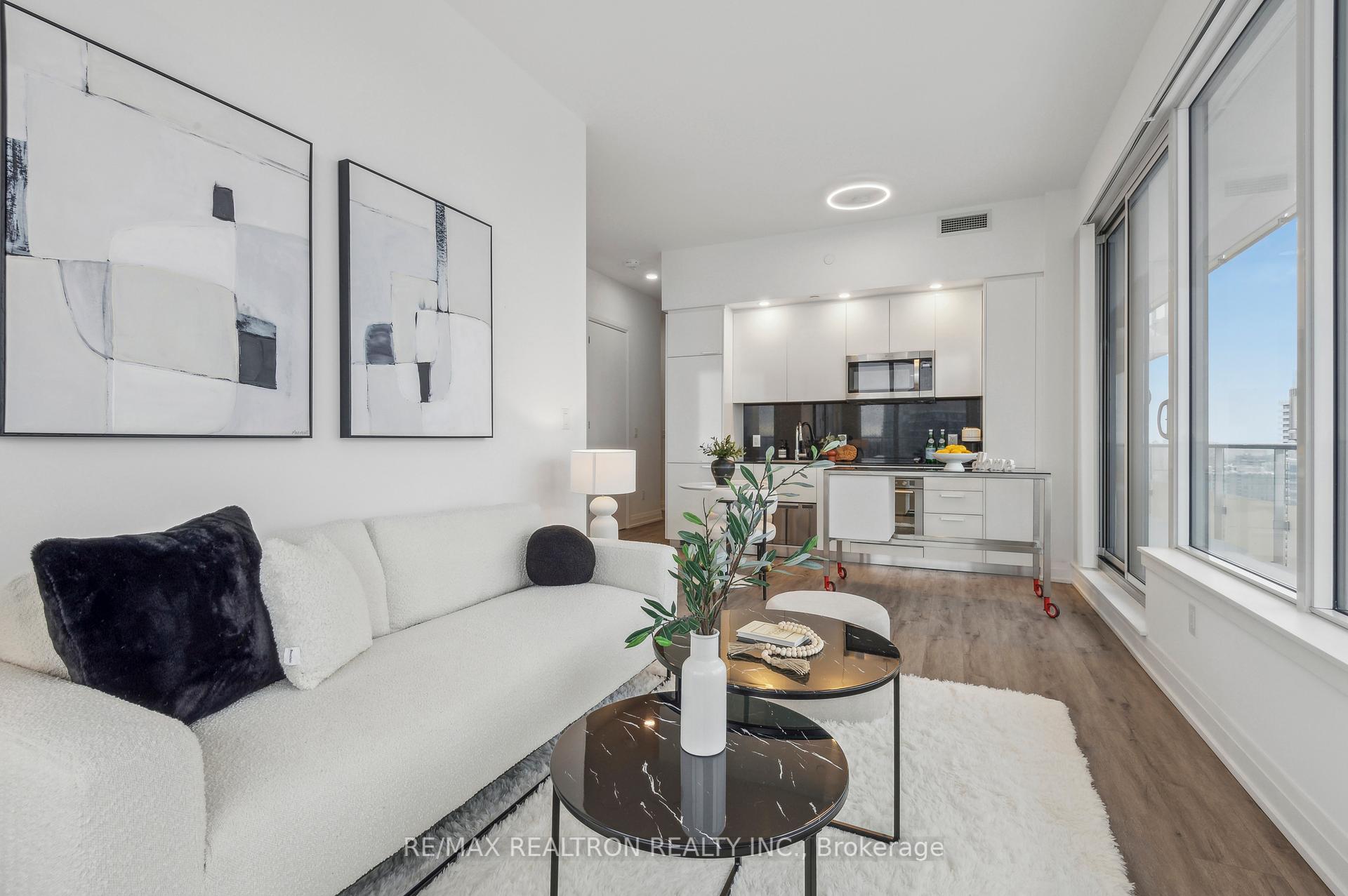 2 Bedrooms Condo at 75 Canterbury, Toronto For sale