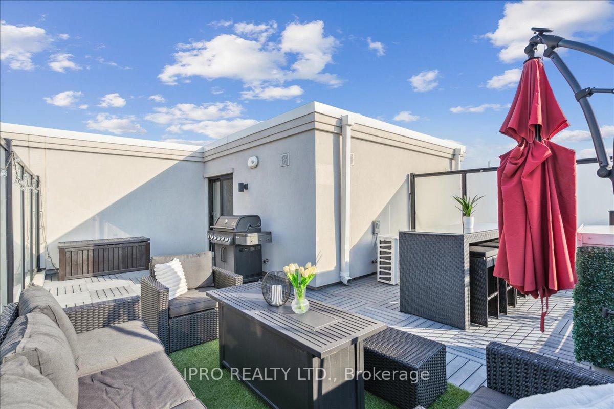 2 Bedrooms Condo at 652 Cricklewood, Mississauga For sale