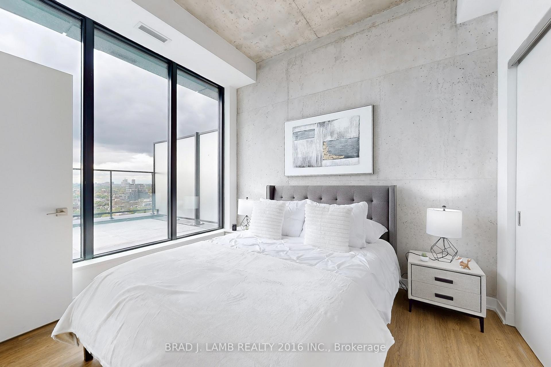 3 Bedrooms Condo at 195 McCaul, Toronto For sale
