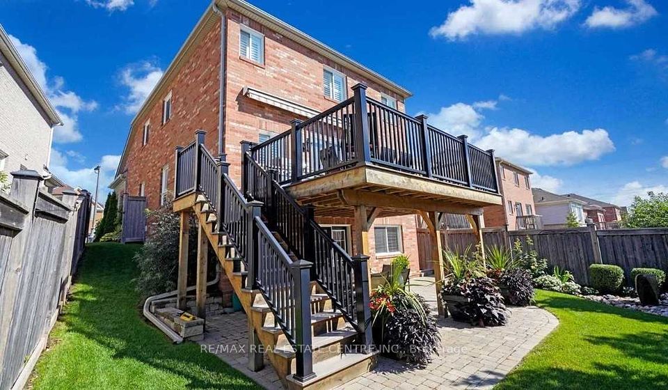 1206 Harlstone Crescent