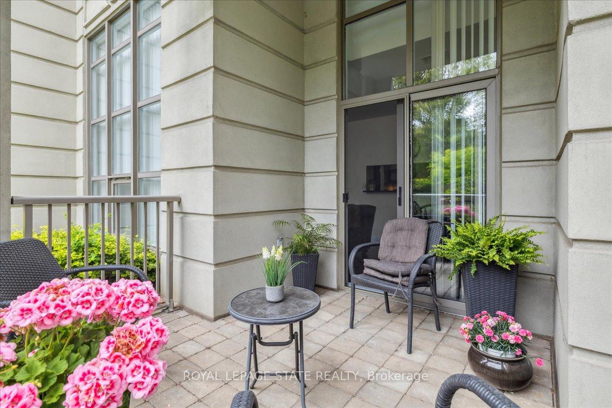 2 Bedrooms Condo at 442 Maple, Burlington For sale