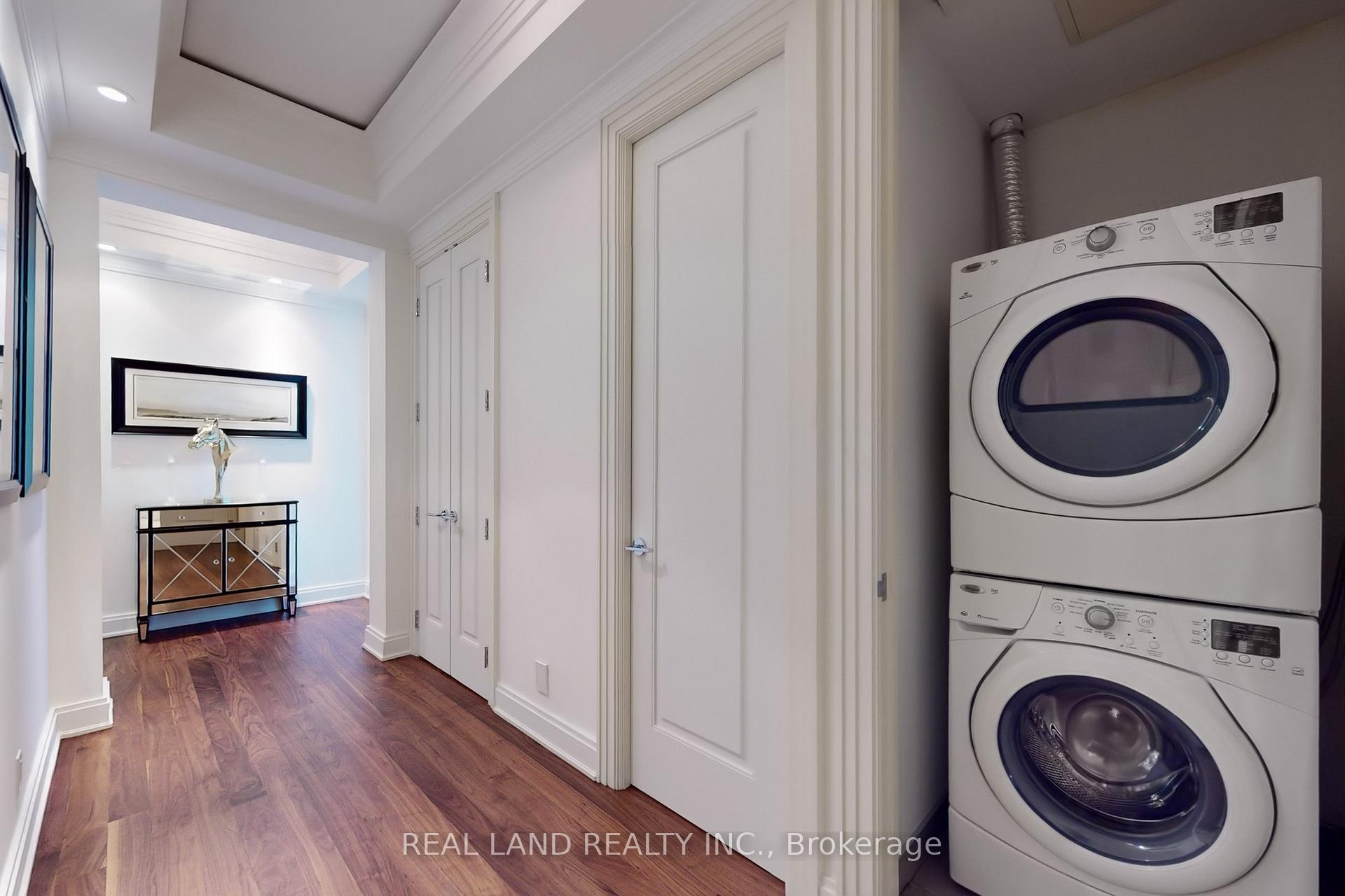 2 Bedrooms Condo at 206 Bloor, Toronto For sale