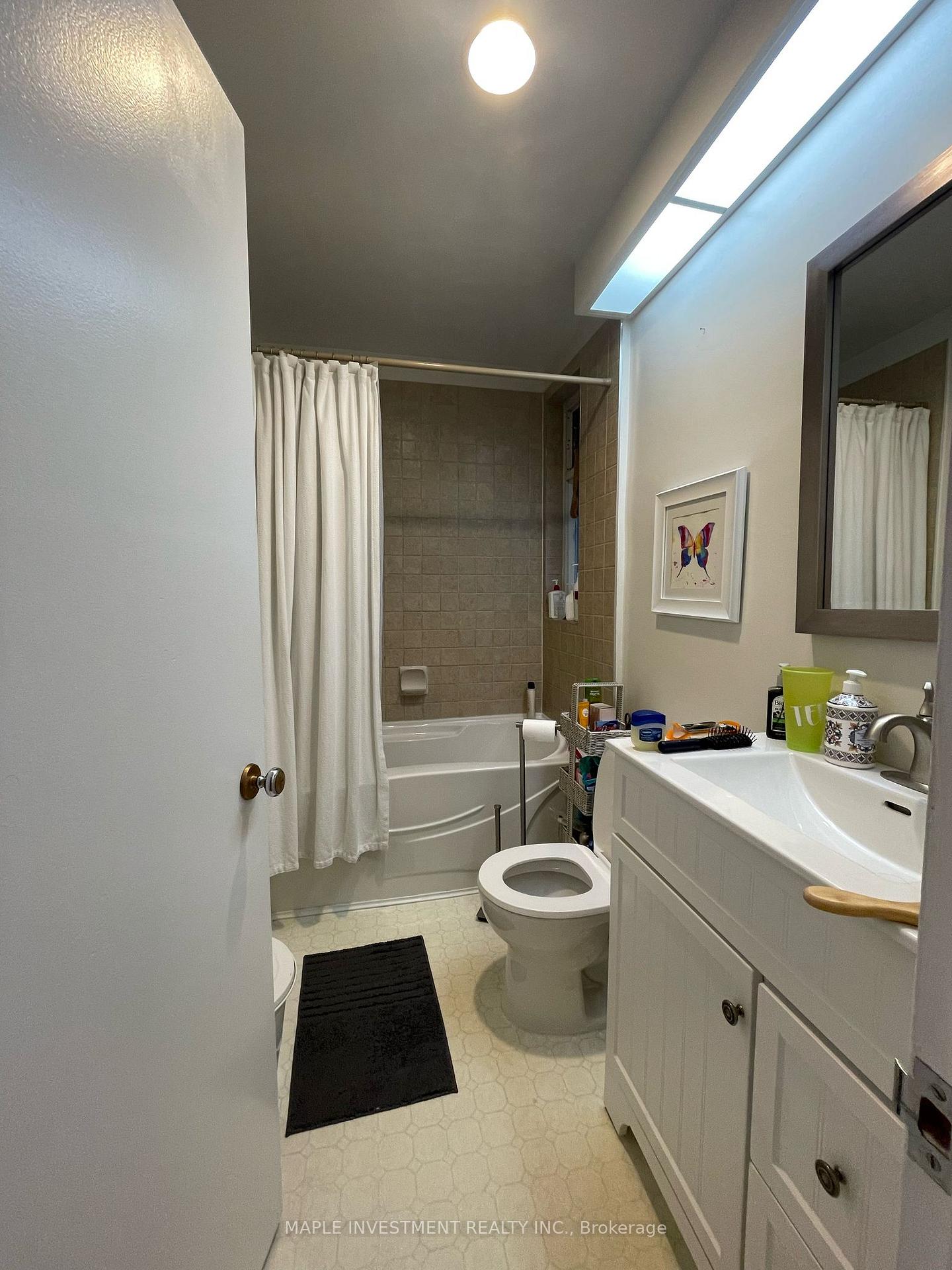 3 Bedrooms Condo at 70 Broadpath, Toronto For sale