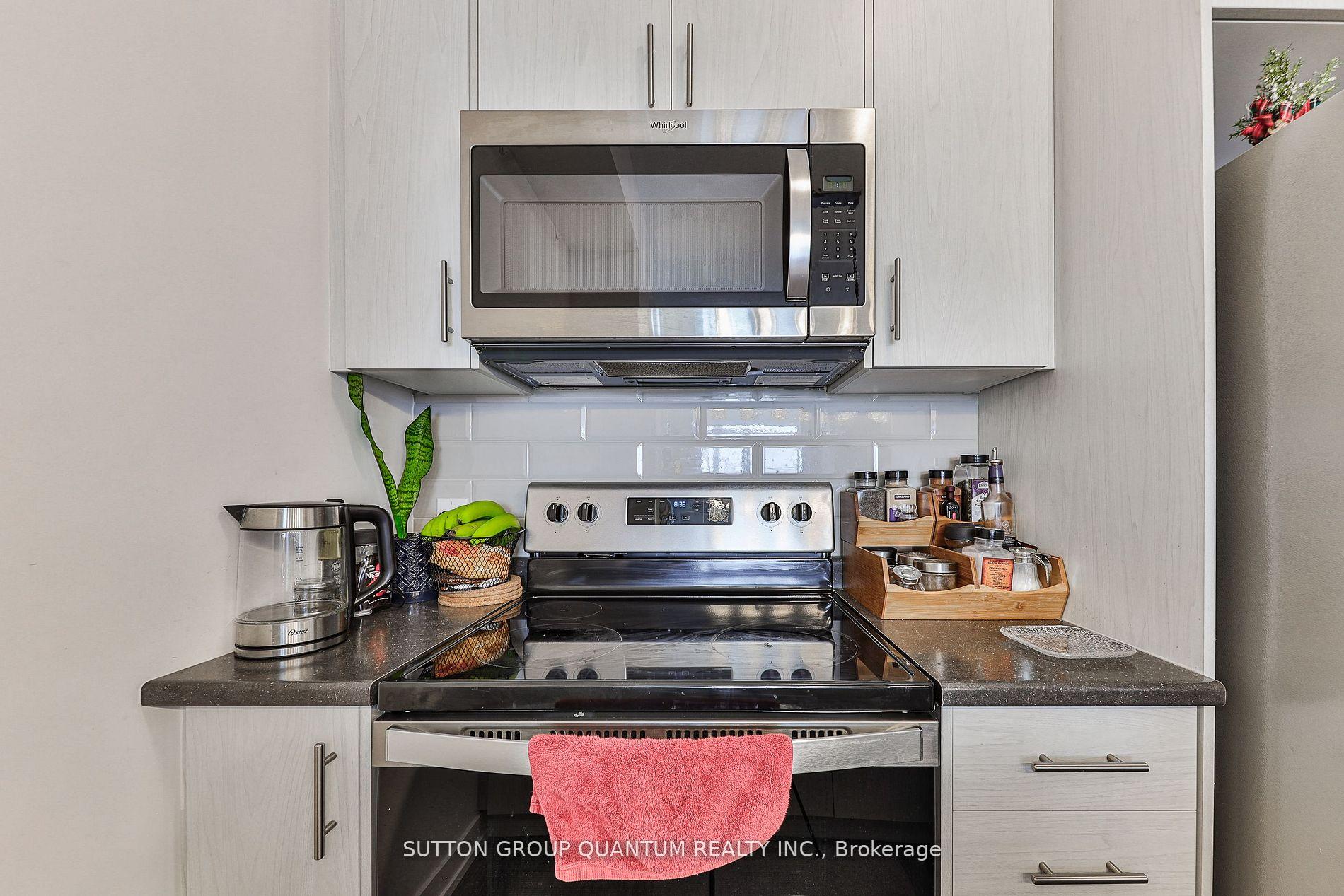 2 Bedrooms Condo at 470 Dundas, Hamilton For sale