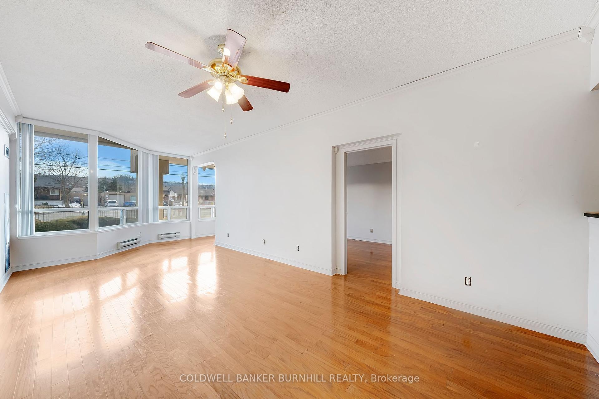 3 Bedrooms Condo at 495 Highway 8,  Hamilton For sale