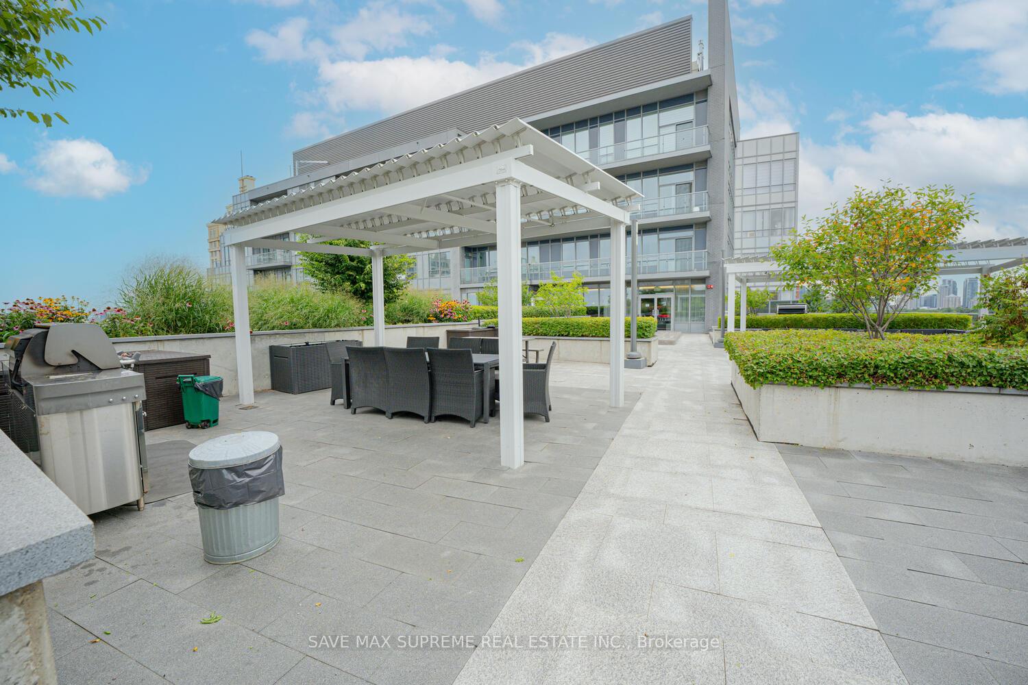 2 Bedrooms Condo at 7 Kenaston, Toronto For sale