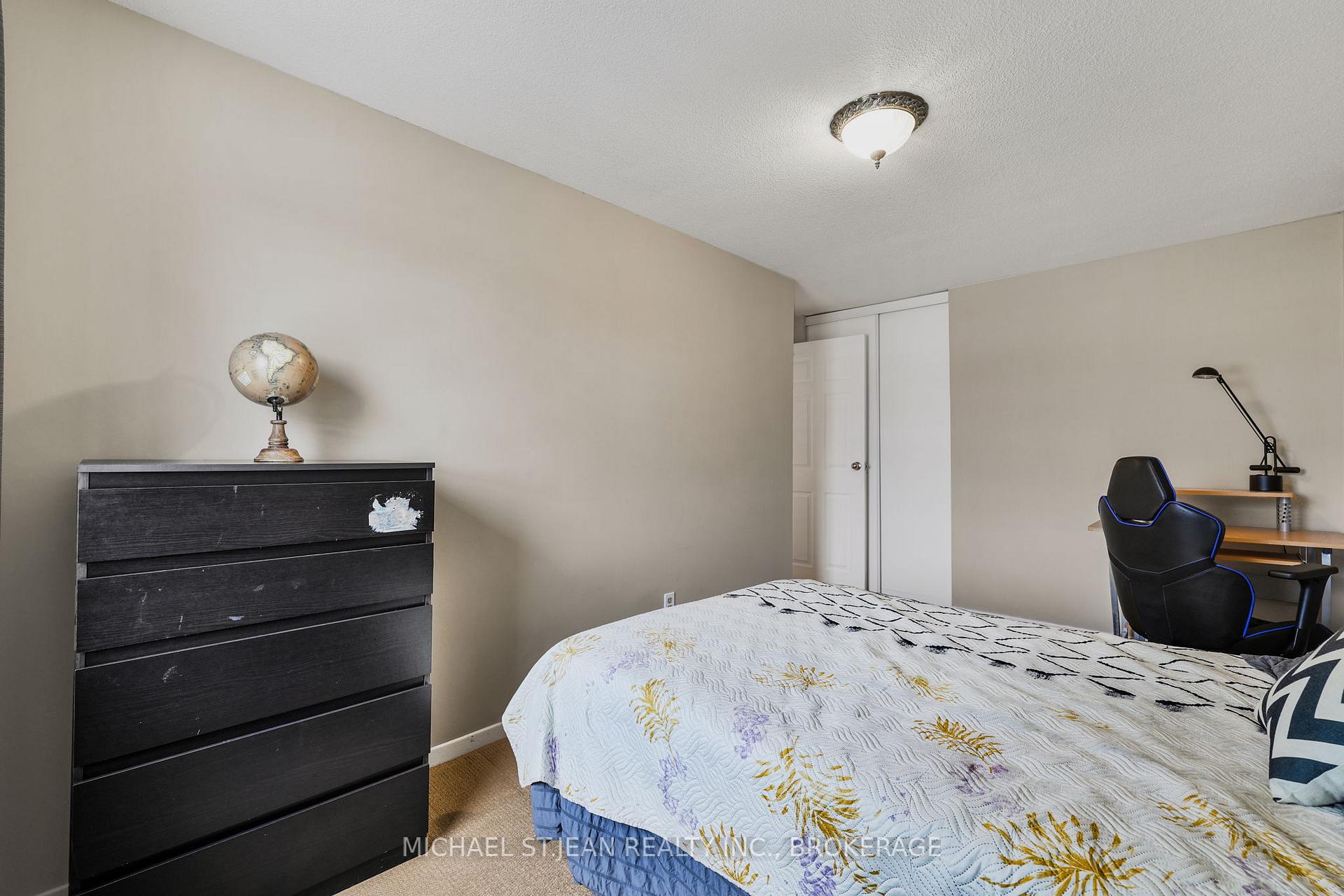 3 Bedrooms Condo at 1115 Paramount,  Hamilton For sale