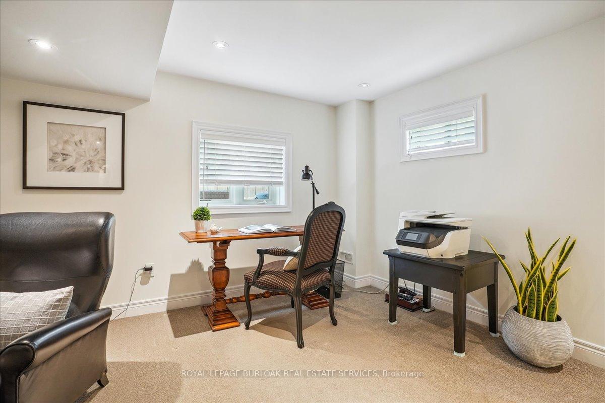 3 Bedrooms Condo at 2086 Ghent, Burlington For sale