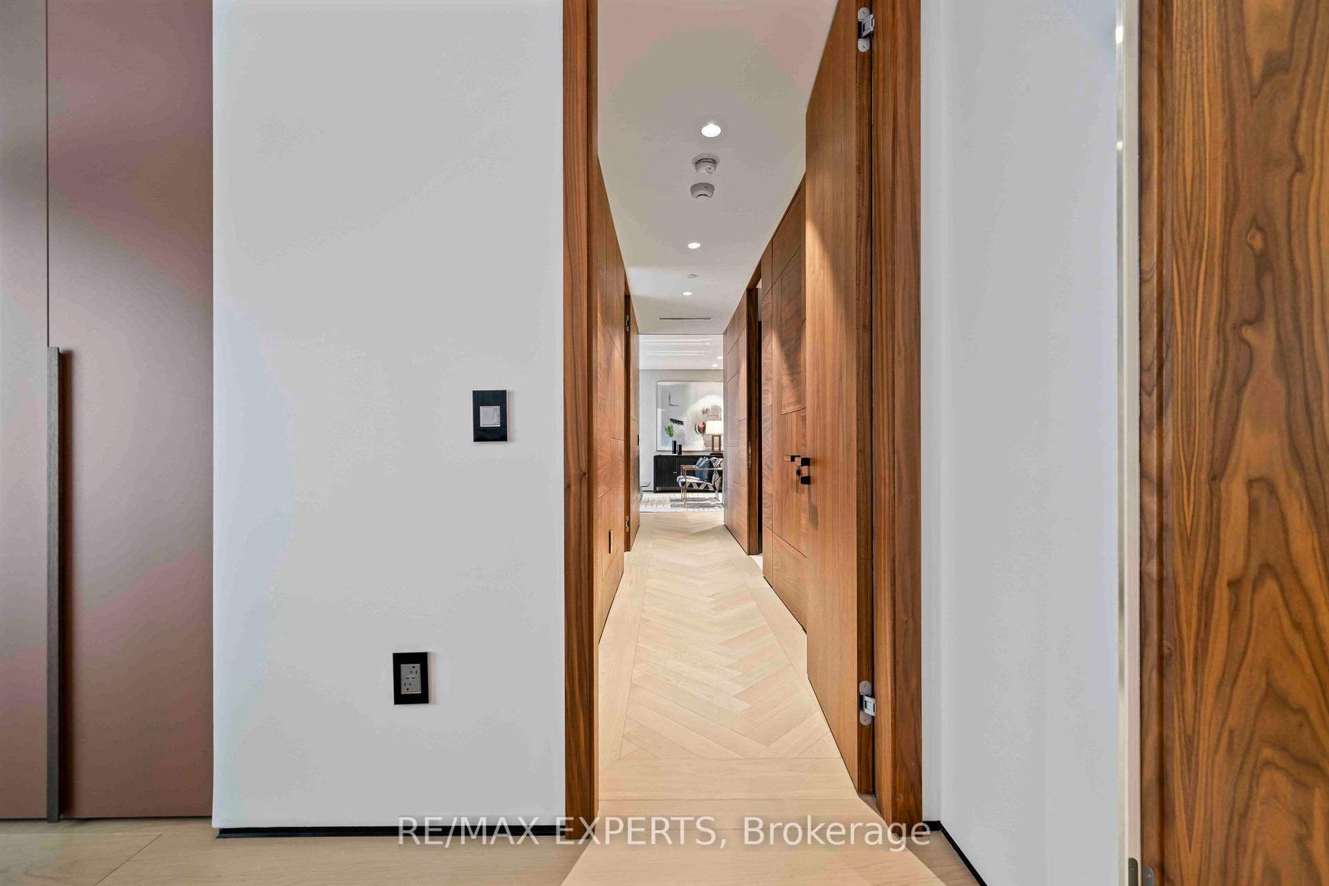4 Bedrooms Condo at 1700 Avenue, Toronto For sale