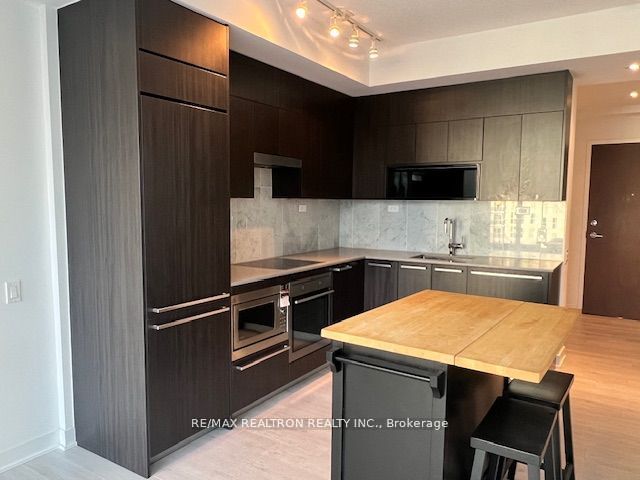 70 Queens Wharf Road, #1011
