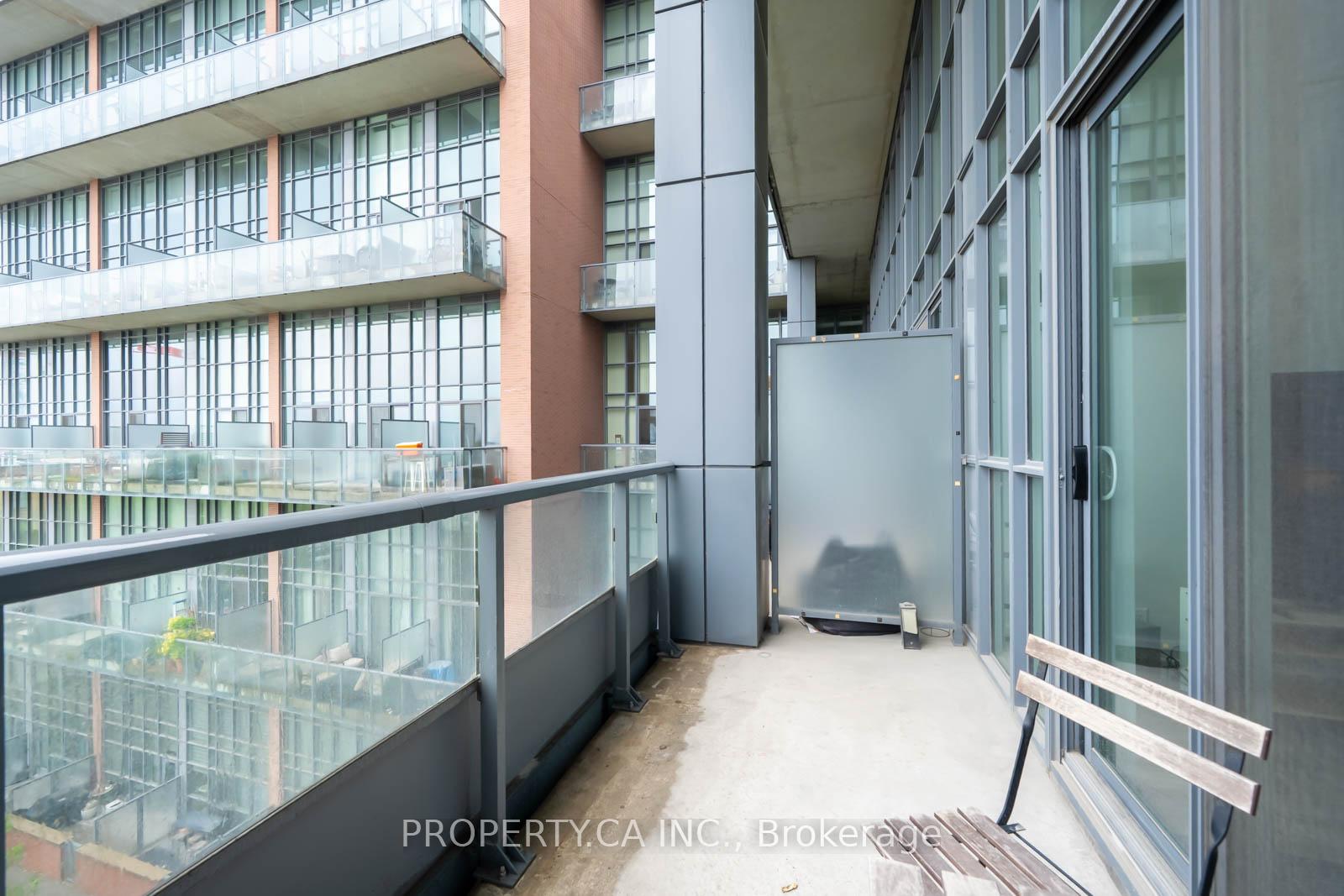 2 Bedrooms Condo at 5 Hanna, Toronto For sale