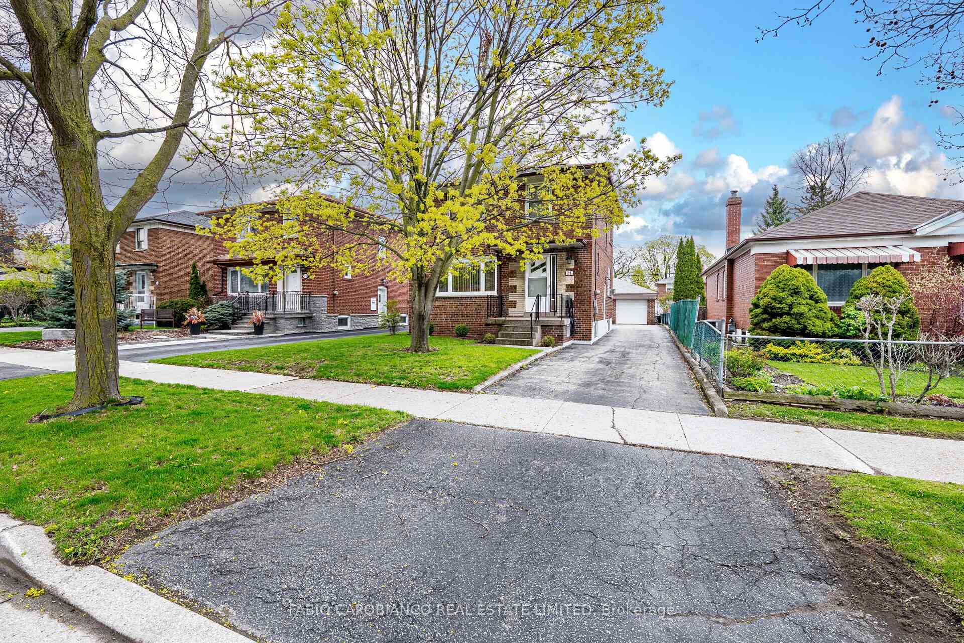 21 Treeview Drive, Toronto, ON M8W 4B8