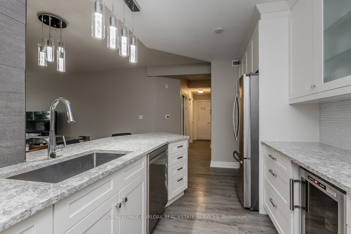 2 Bedrooms Condo at 2075 Amherst Heights, Burlington For sale