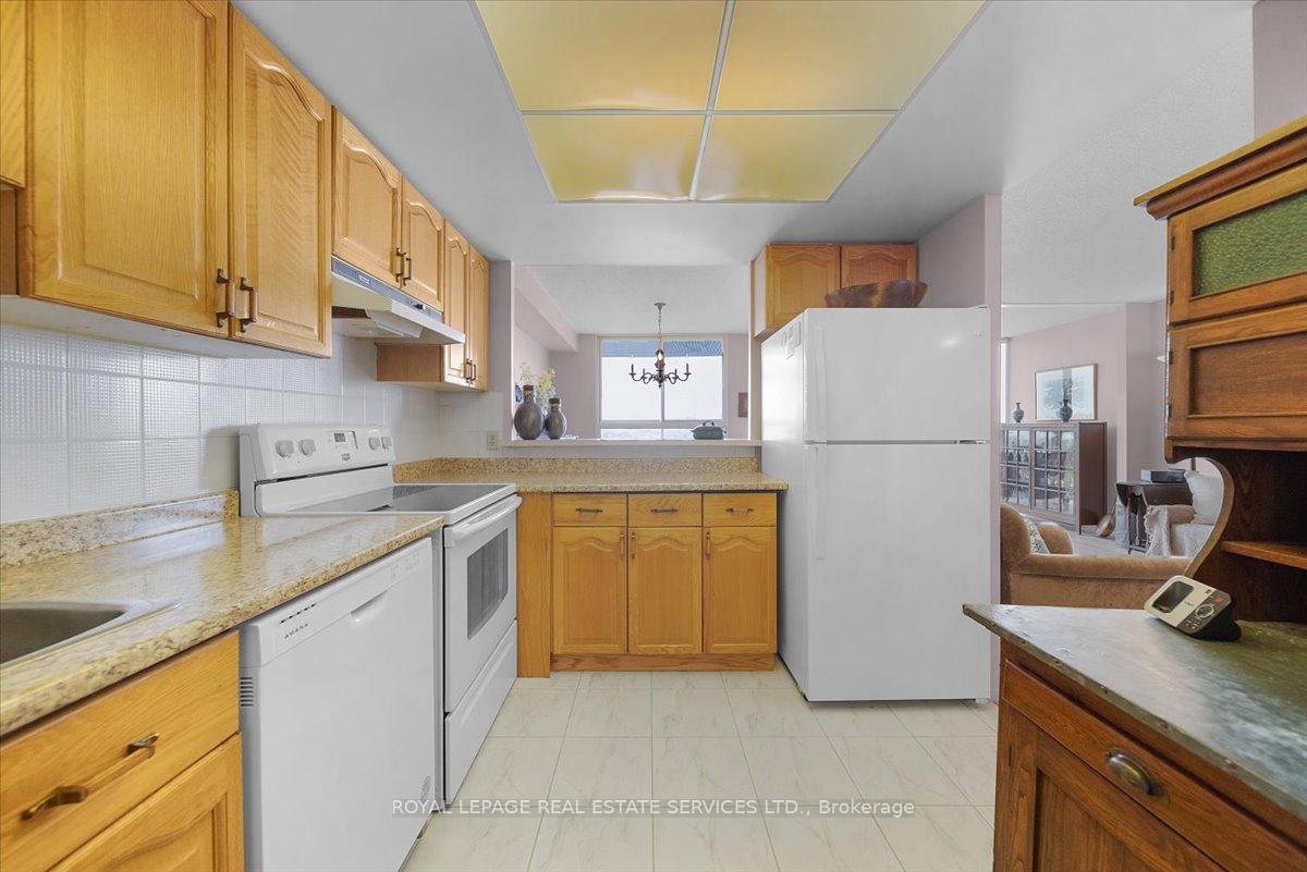 3 Bedrooms Condo at 271 Ridley, Toronto For sale