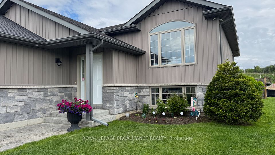 17 Pier Drive, Brighton, ON K0K 1H0