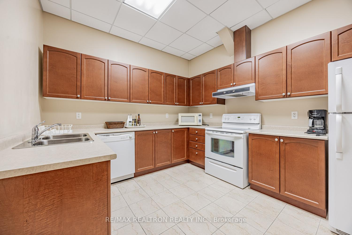 2 Bedrooms Condo at 9901 Keele, Vaughan For sale