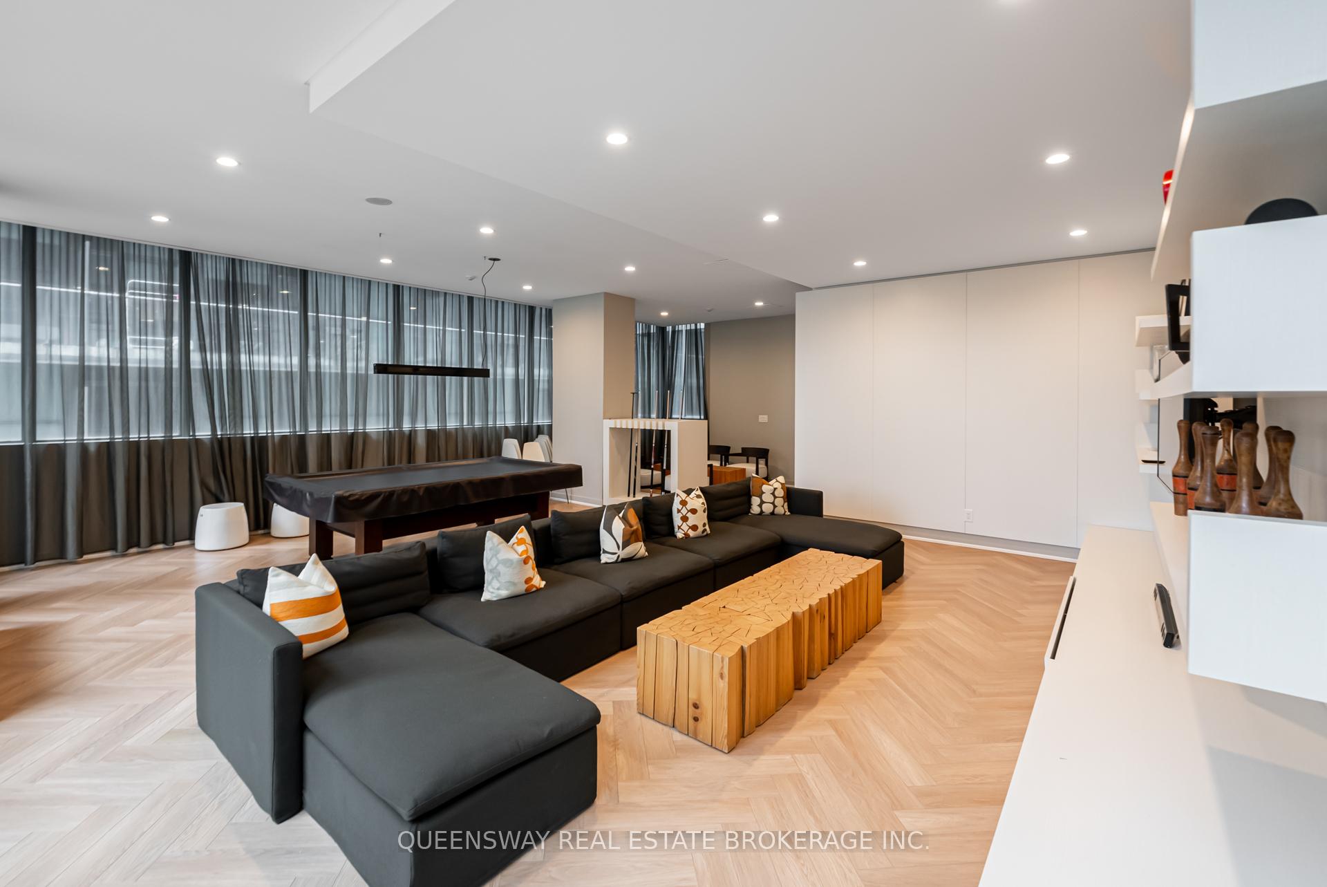 2 Bedrooms Condo at 8 Charlotte, Toronto For sale