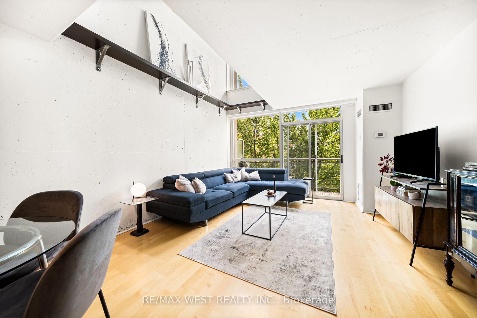 2 Bedrooms Condo at 954 King, Toronto For sale