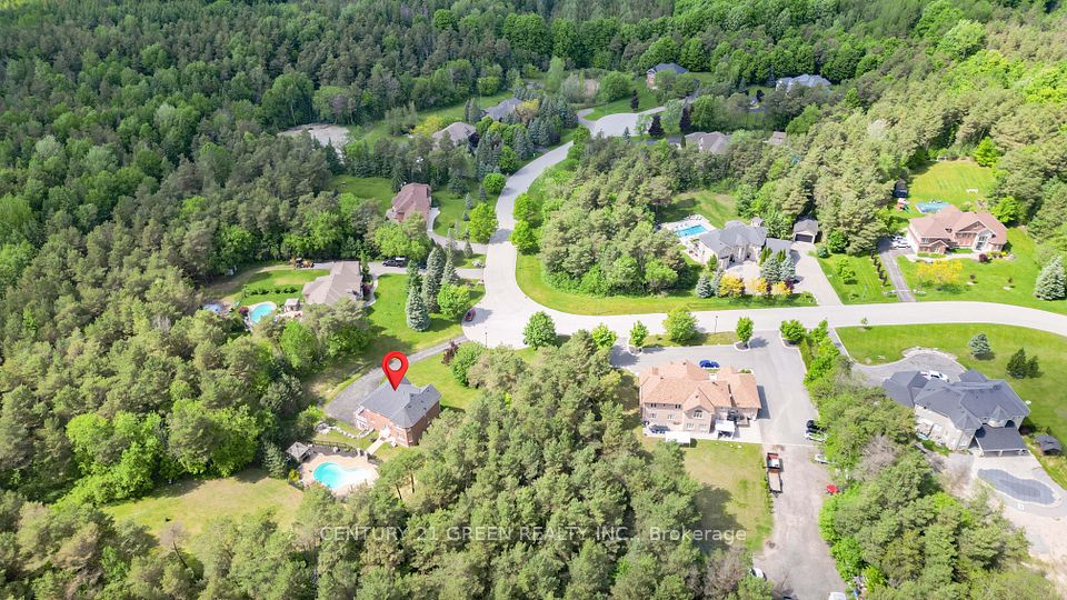 10 Pine Hills Court, East Gwillimbury, ON L0G 1E0