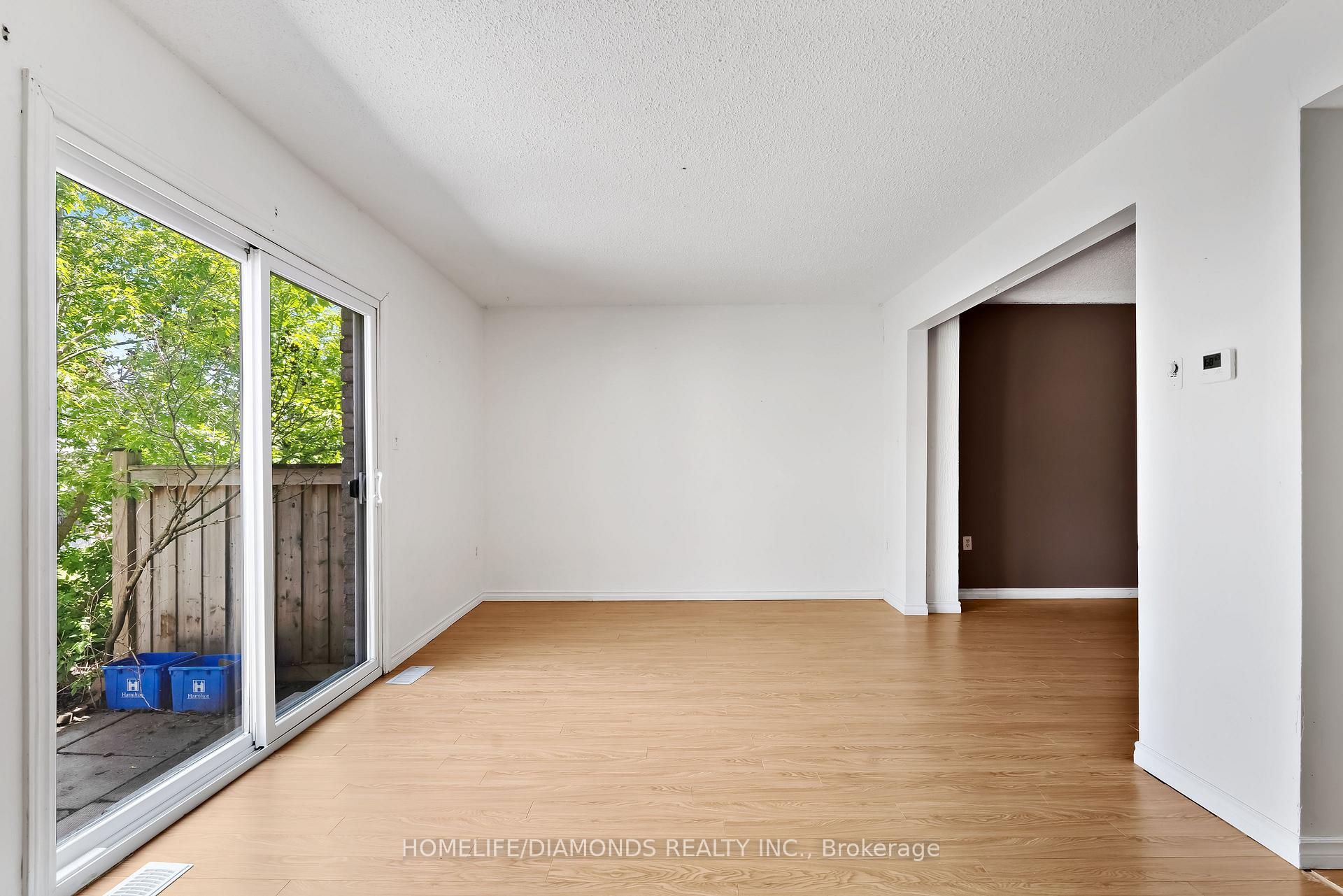 3 Bedrooms Condo at 262 KENORA, Hamilton For sale