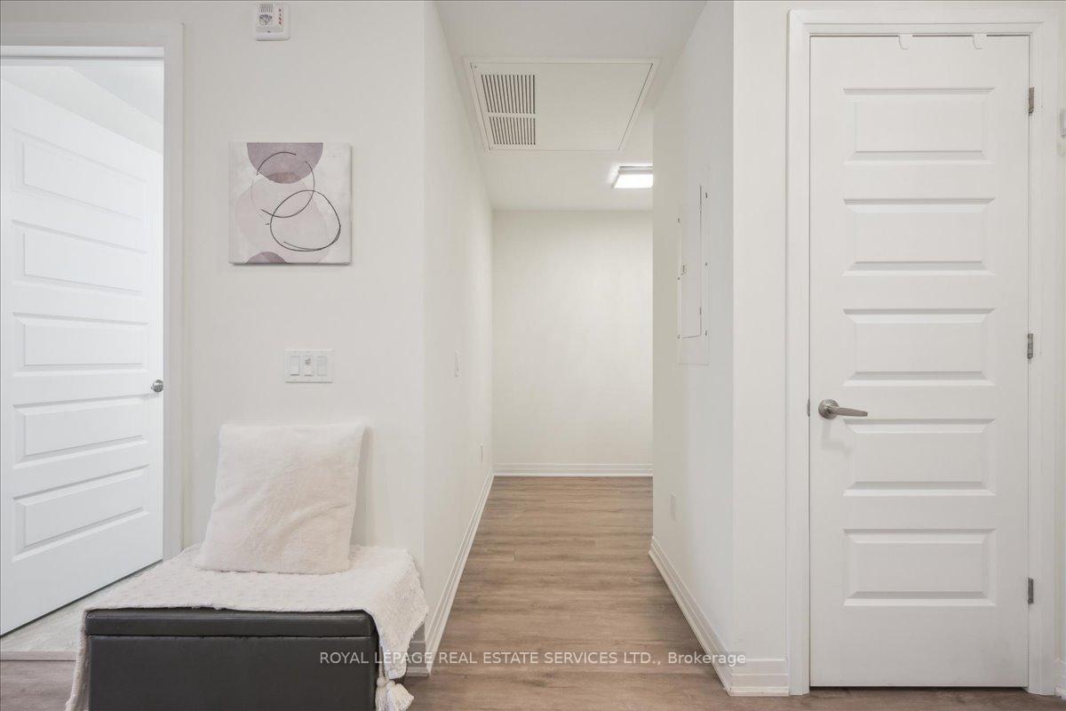2 Bedrooms Condo at 95 DUNDAS, Oakville For sale