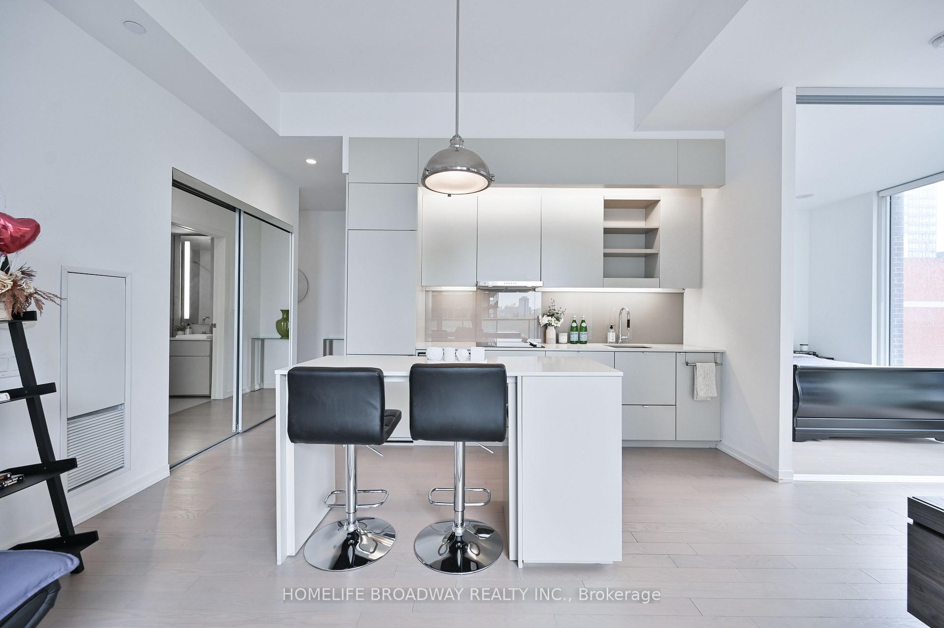 2 Bedrooms Condo at 101 Peter, Toronto For sale