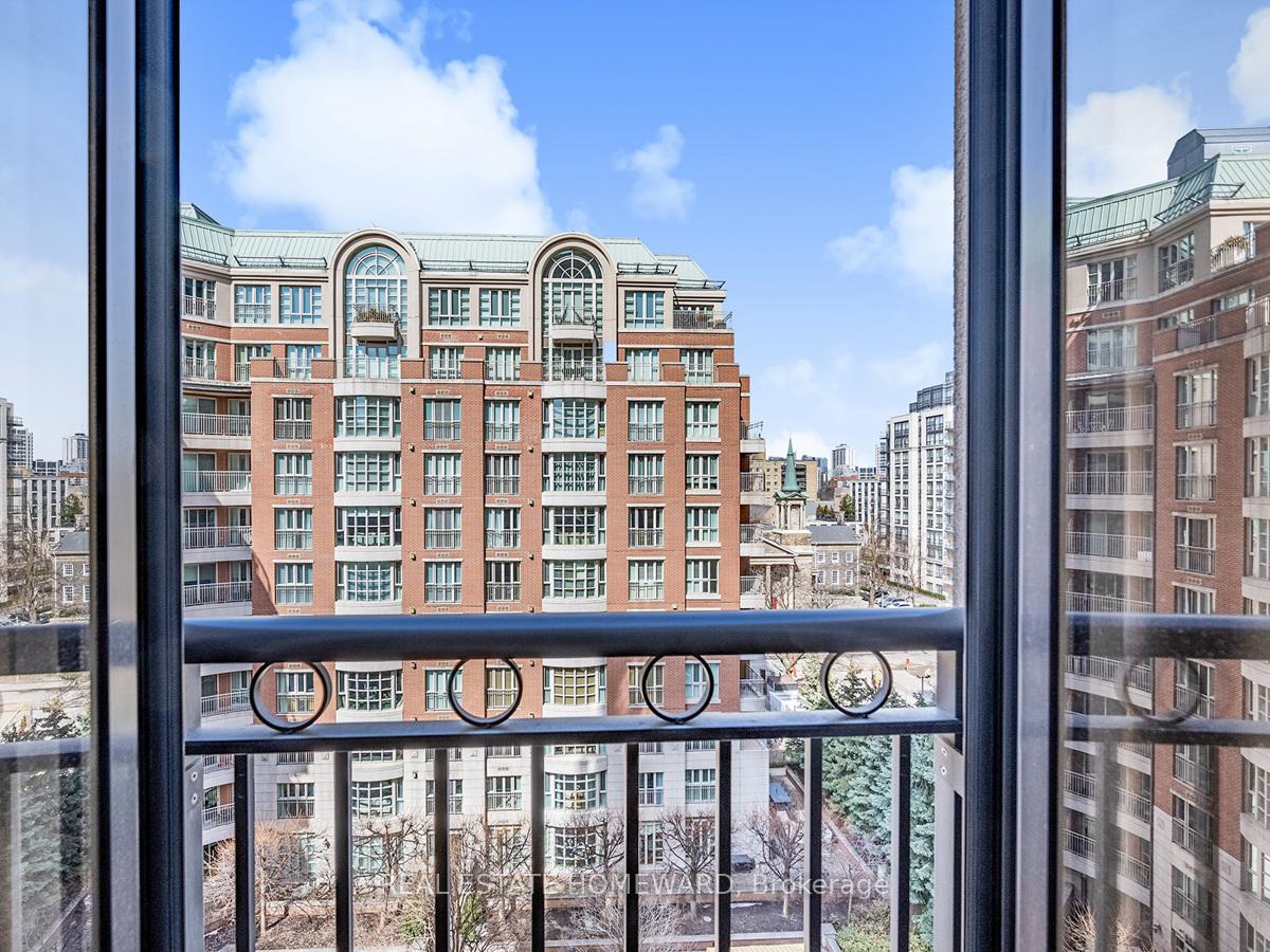 2 Bedrooms Condo at 48 St Clair, Toronto For sale