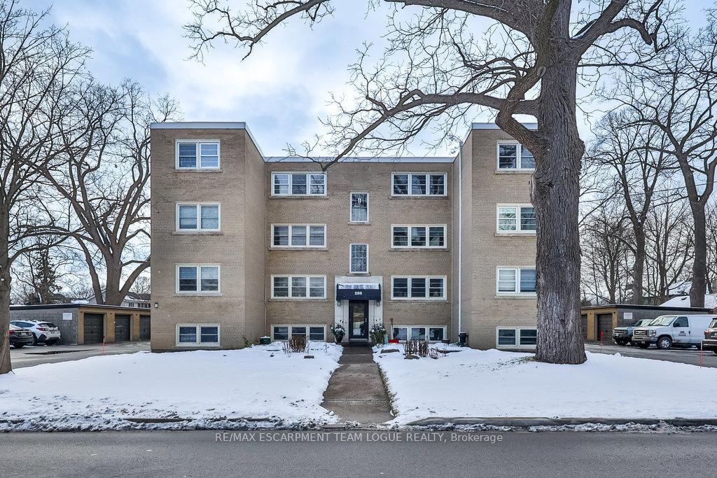 2 Bedrooms Co-op at 288 Reynolds,  Oakville For sale