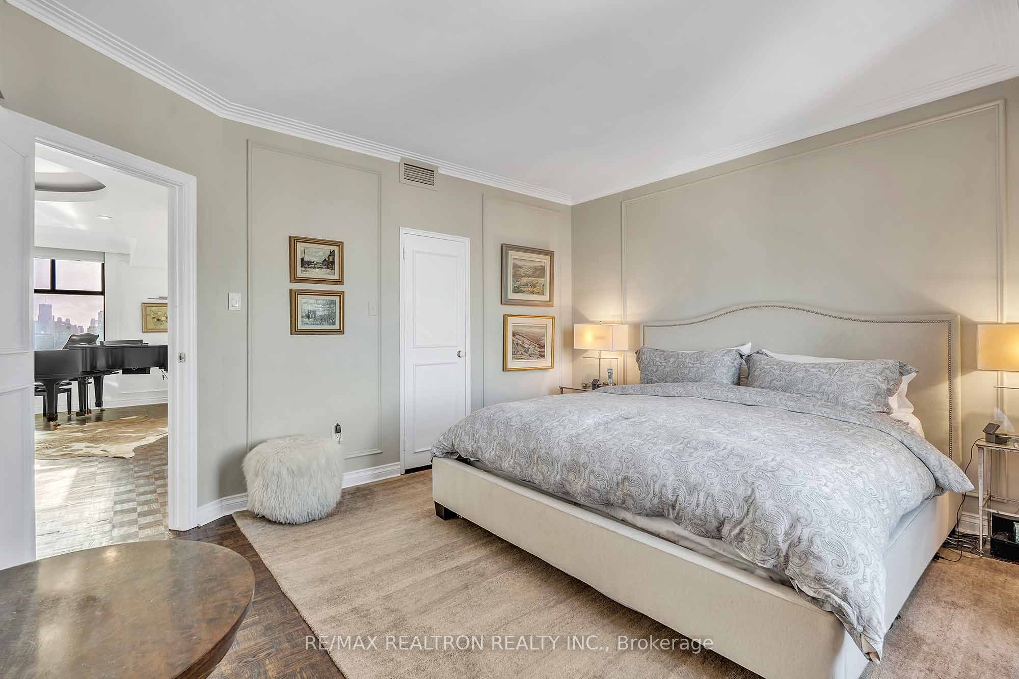 423 Avenue Road, #12
