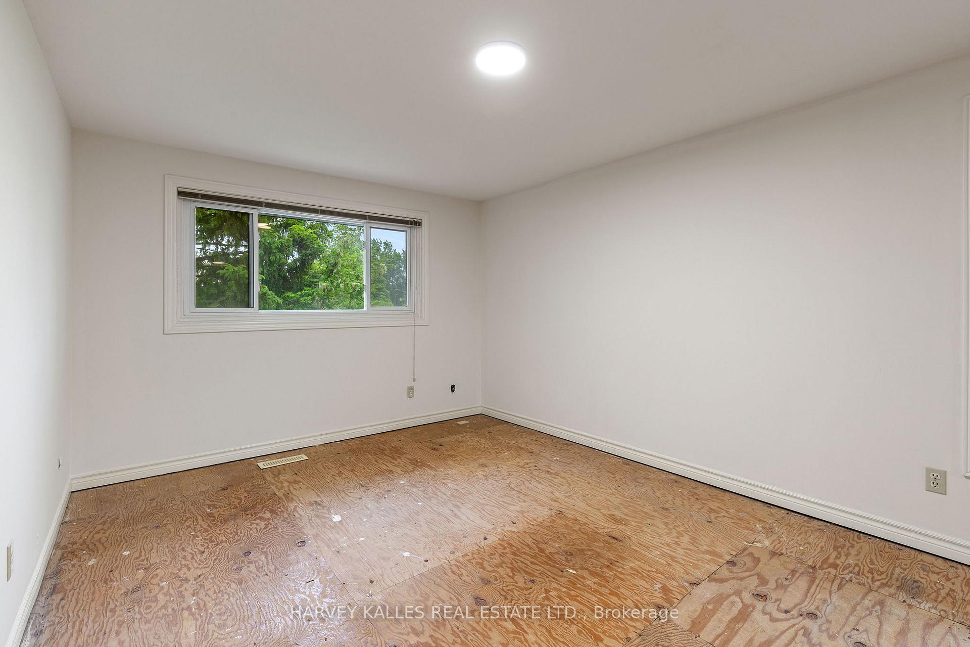 3 Bedrooms Condo at 2020 South Millway, Mississauga For sale