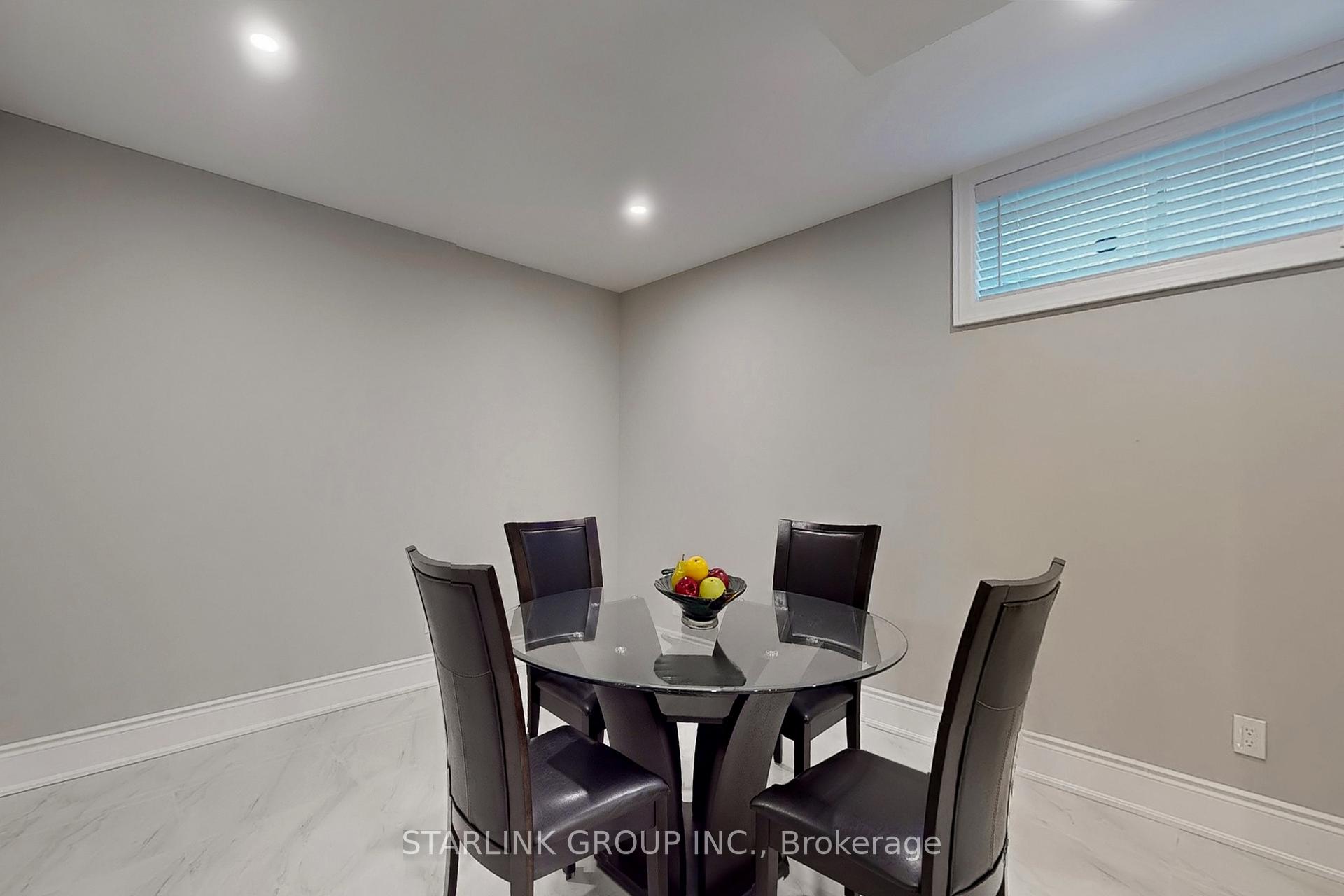 6 Bedrooms Condo at 729 Hidden Grove,  Mississauga For sale
